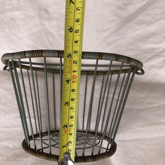 Vintage small egg basket - Picture 4 of 10
